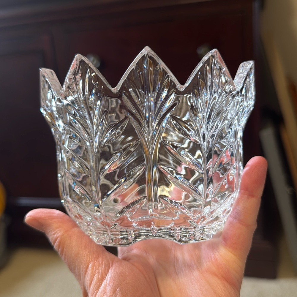 ⭐️Elegant Crystal Cut Glass Bowl⭐️
